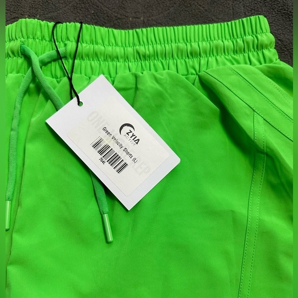 ZYIA women’s green active shorts L NWT - Picture 2 of 9